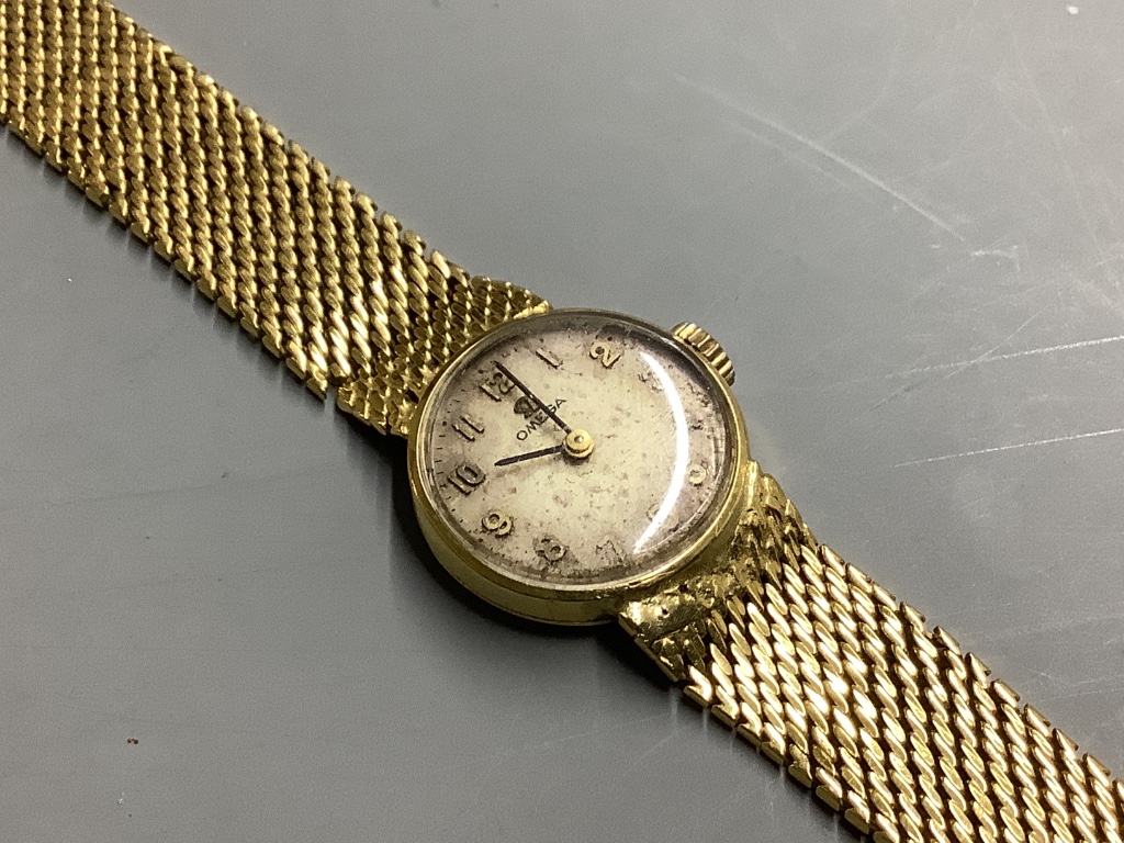 A vintage ladies' Omega 18ct gold ladys' wristwatch on integral mesh bracelet, total 28.7g